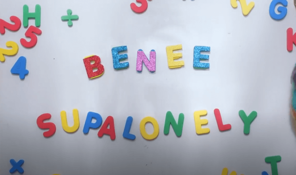 Clip de BENEE - Supalonely Featuring Gus Dapperton